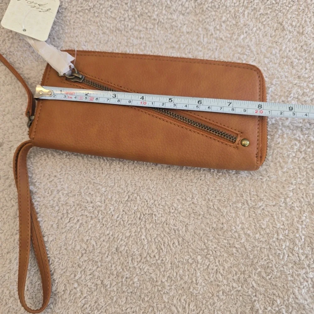 Free People Wallet Brown Vegan‎ Leather Wristlet Strap Zip Closer Clutch NWT